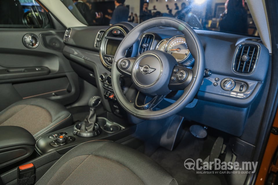 MINI Countryman F60 (2017) Interior