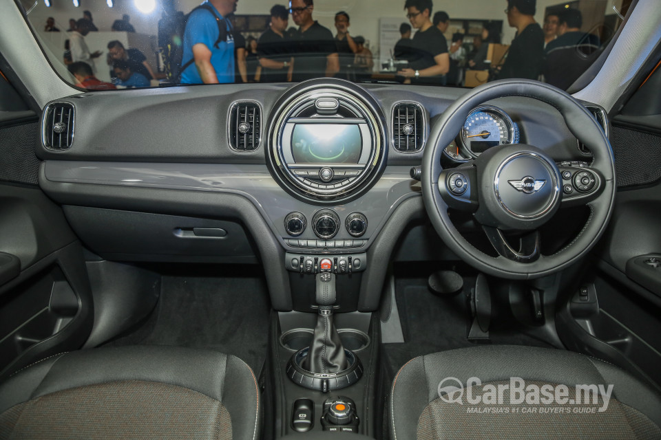 MINI Countryman F60 (2017) Interior