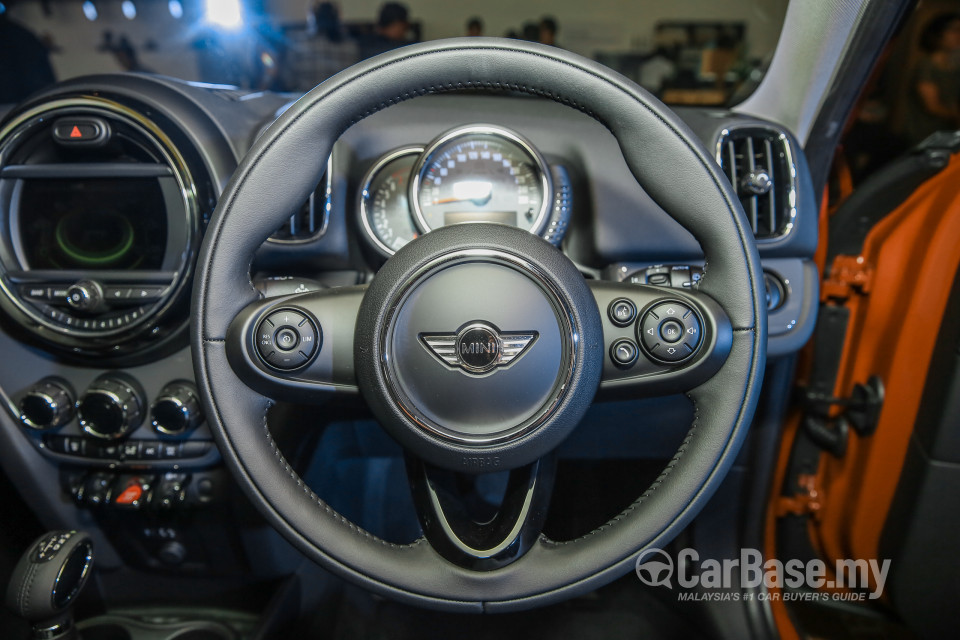 MINI Countryman F60 (2017) Interior