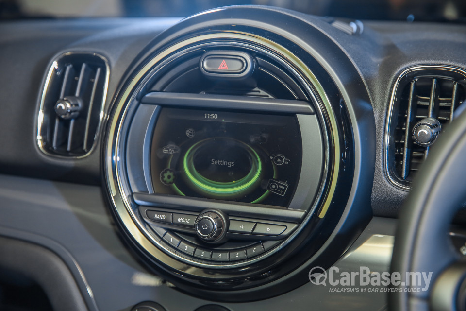 MINI Countryman F60 (2017) Interior