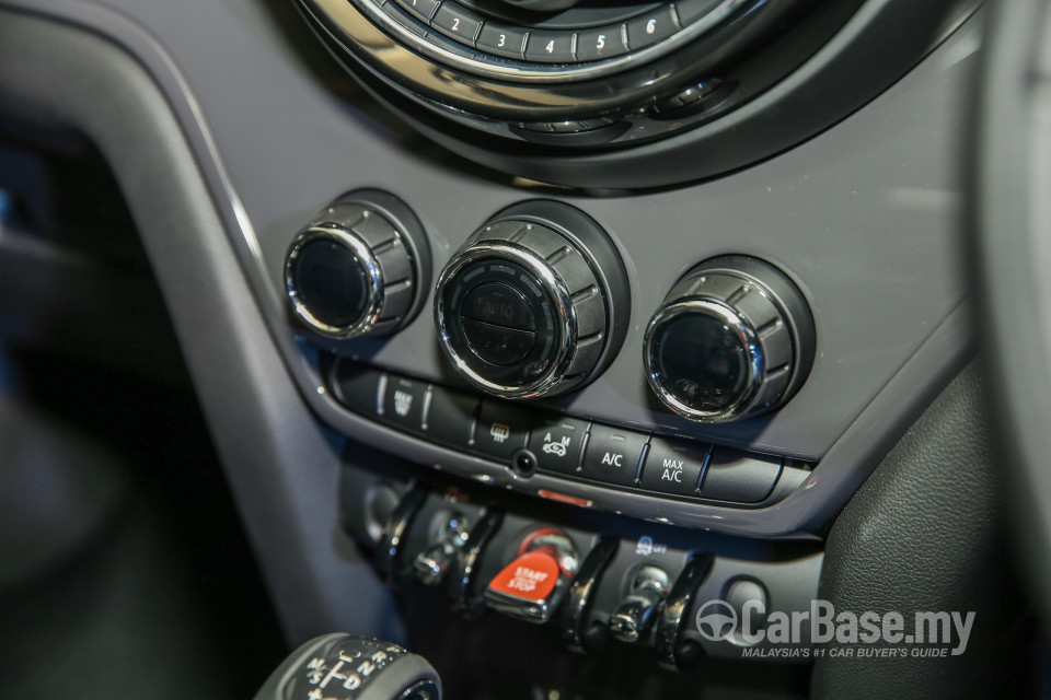 MINI Countryman F60 (2017) Interior