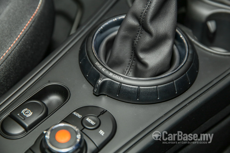 MINI Countryman F60 (2017) Interior