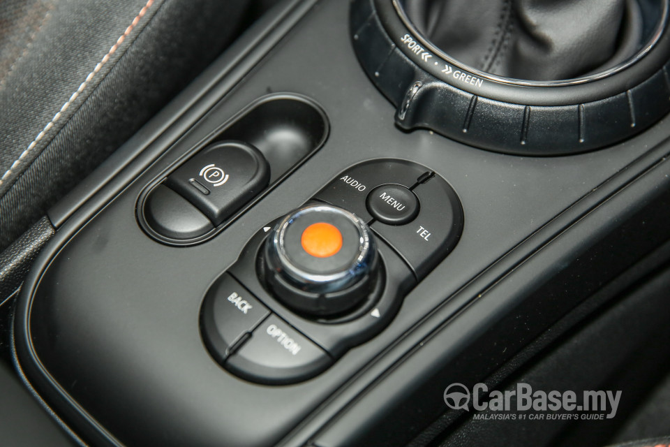 MINI Countryman F60 (2017) Interior