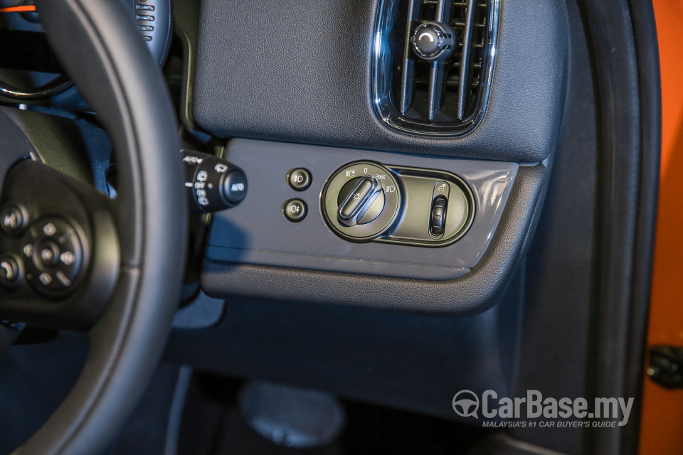 MINI Countryman F60 (2017) Interior