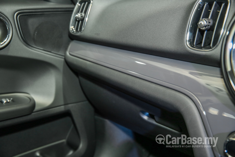 MINI Countryman F60 (2017) Interior