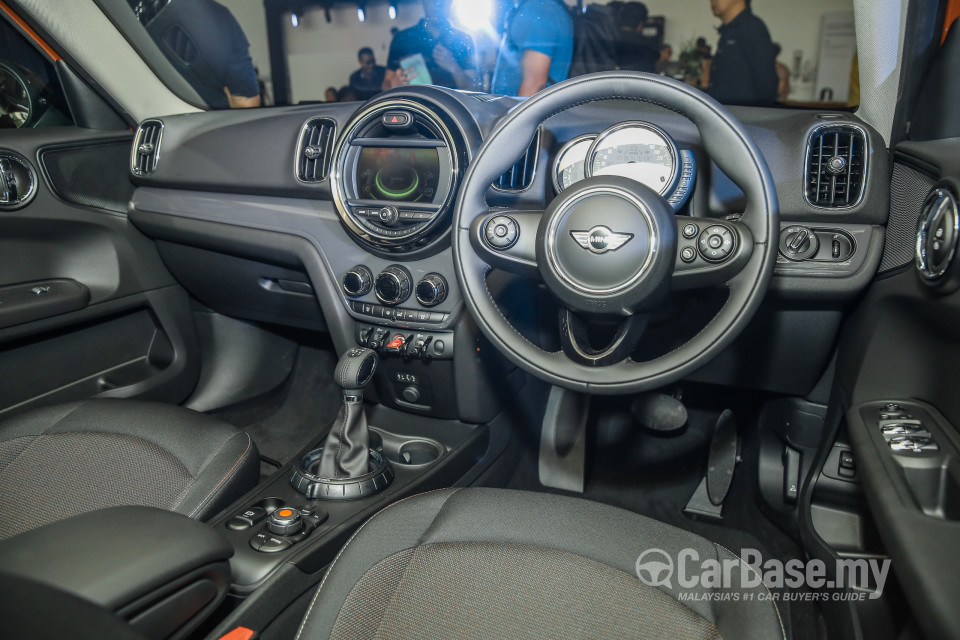 MINI Countryman F60 (2017) Interior