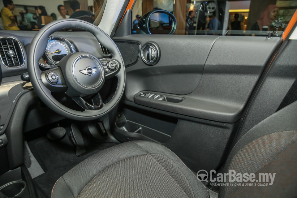 MINI Countryman F60 (2017) Interior