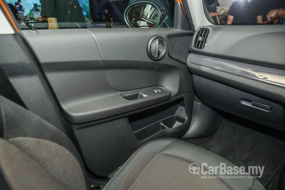 MINI Countryman F60 (2017) Interior