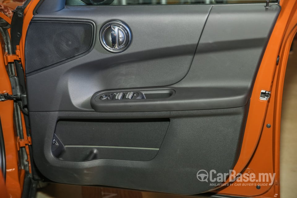 MINI Countryman F60 (2017) Interior
