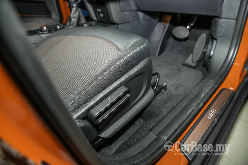 MINI Countryman F60 (2017) Interior