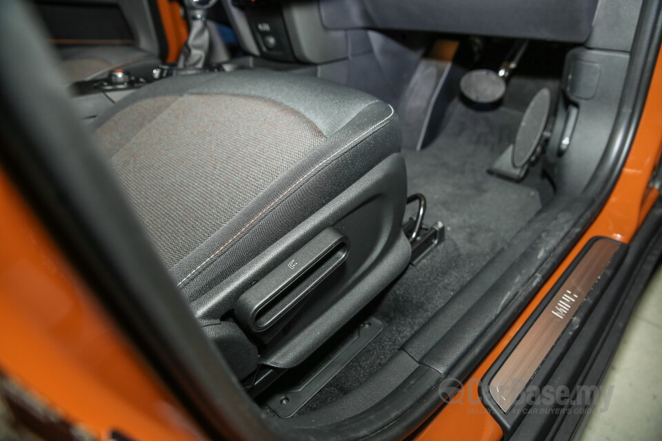 Proton Exora Mk1 RC (2019) Interior