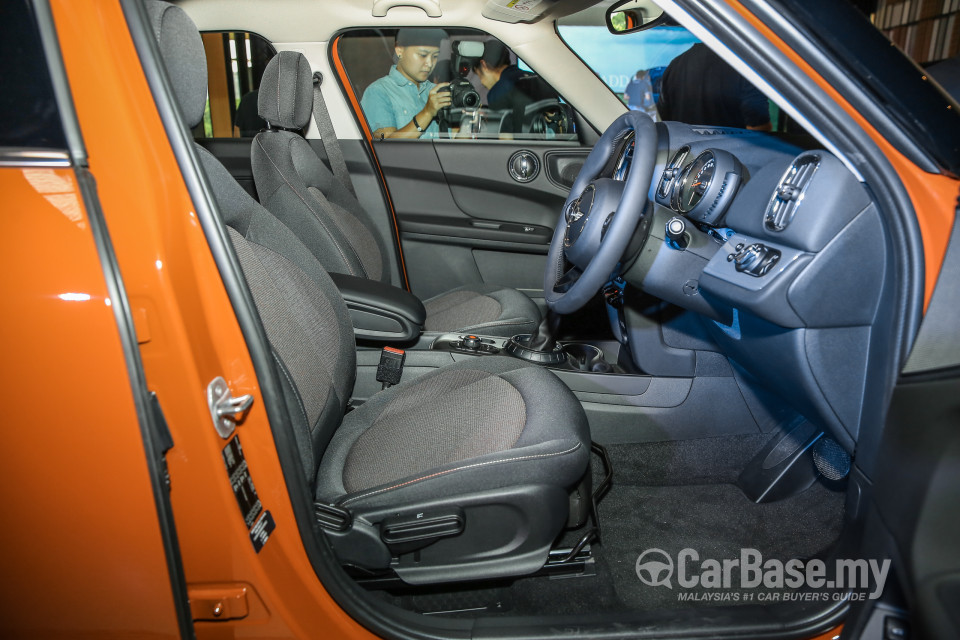 MINI Countryman F60 (2017) Interior