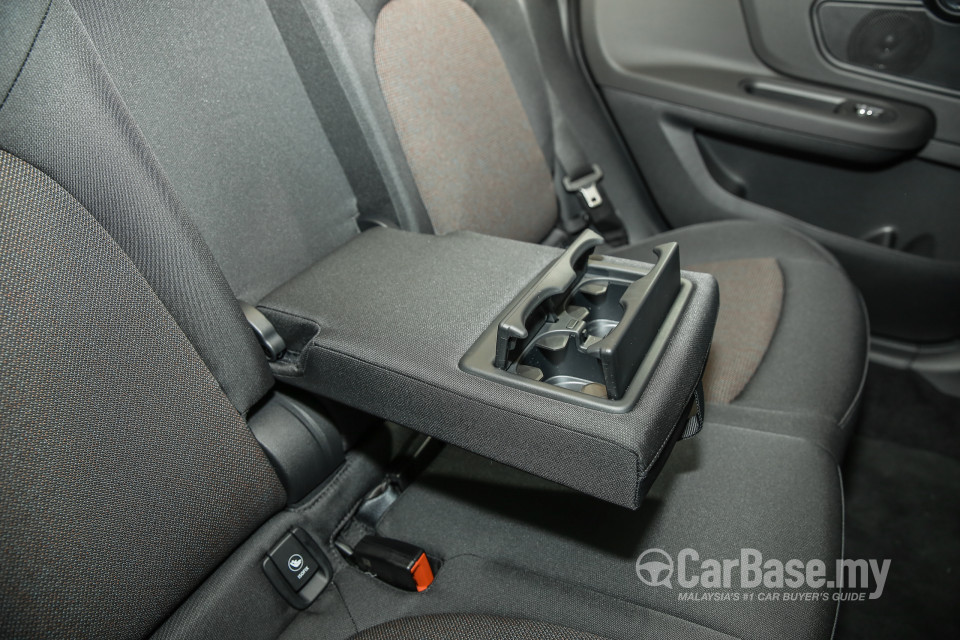 MINI Countryman F60 (2017) Interior