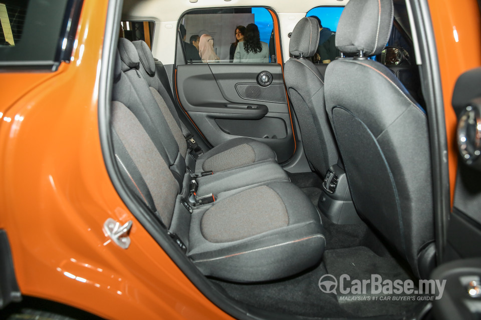 MINI Countryman F60 (2017) Interior