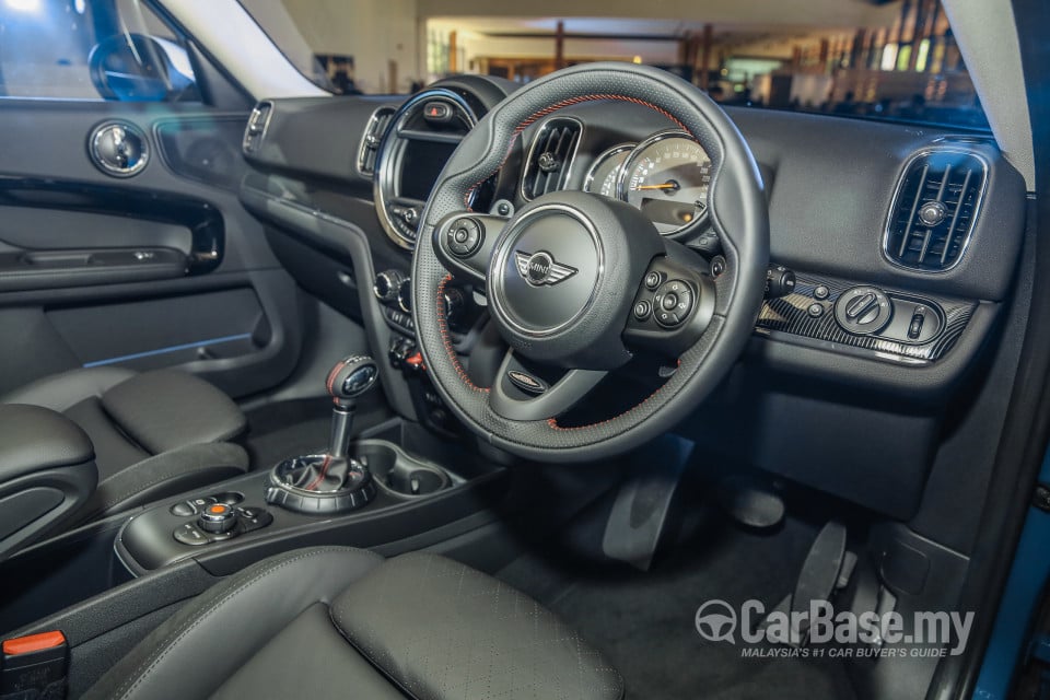 MINI Countryman F60 (2017) Interior