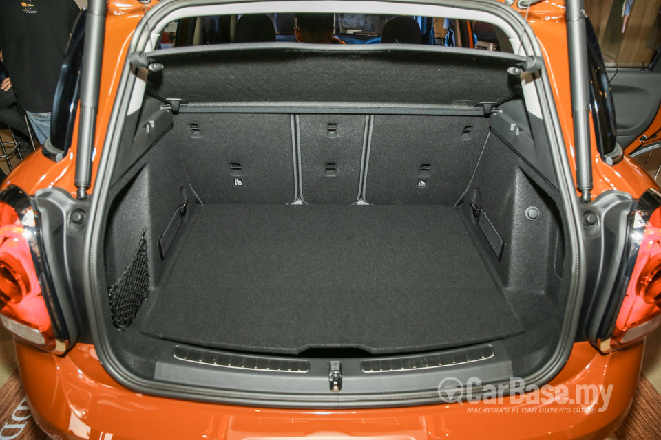 MINI Countryman F60 (2017) Interior