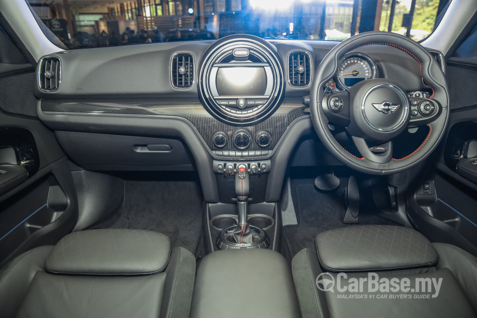 MINI Countryman F60 (2017) Interior