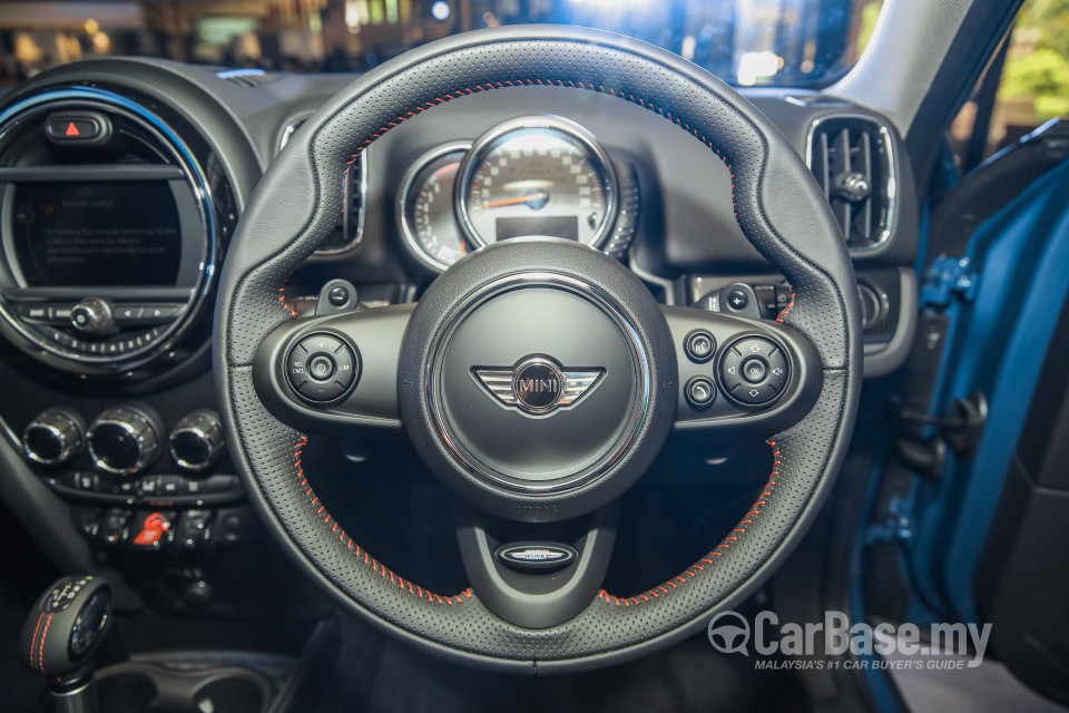 MINI Countryman F60 (2017) Interior