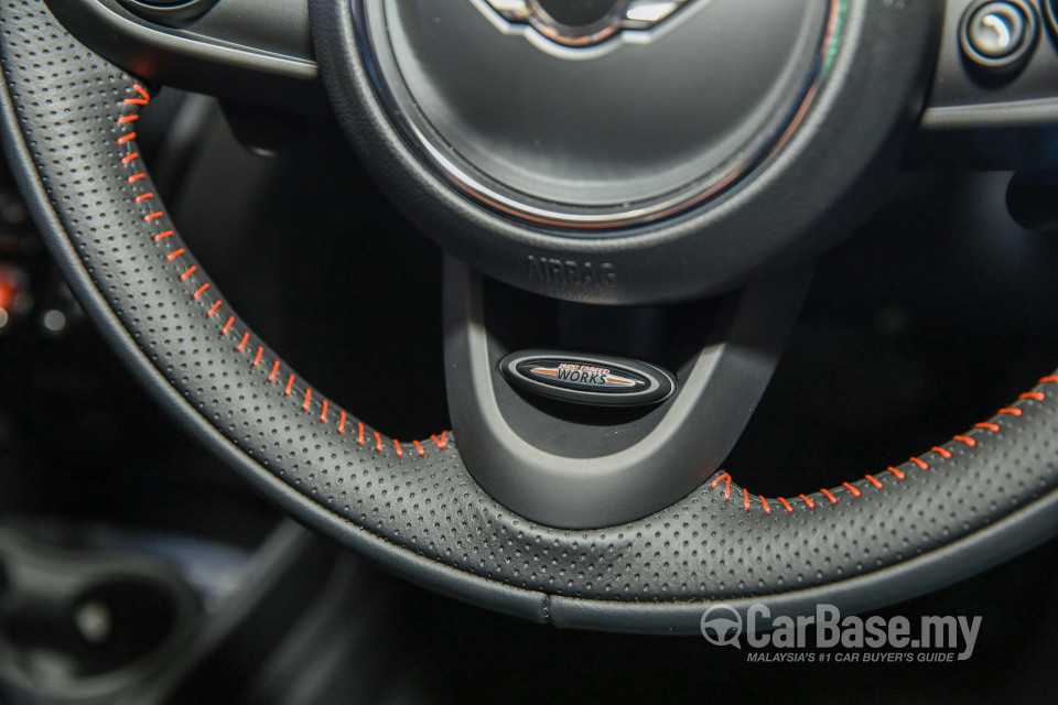 MINI Countryman F60 (2017) Interior
