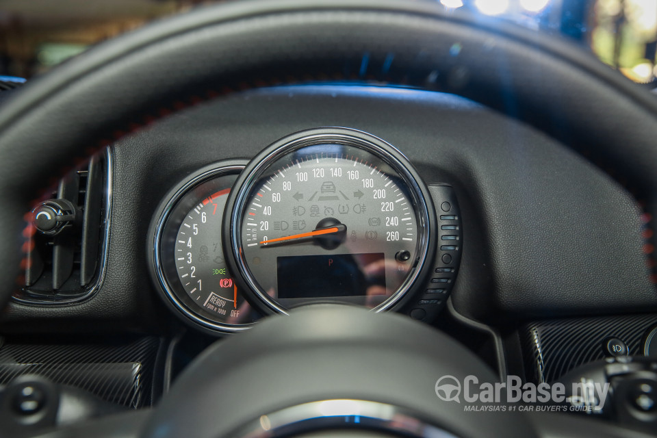 MINI Countryman F60 (2017) Interior