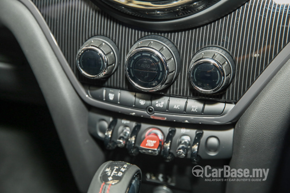 MINI Countryman F60 (2017) Interior