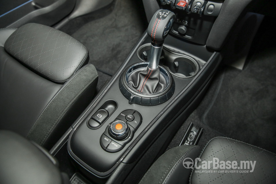 MINI Countryman F60 (2017) Interior