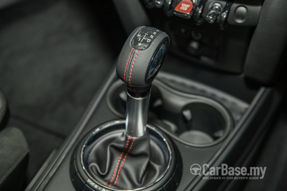 MINI Countryman F60 (2017) Interior