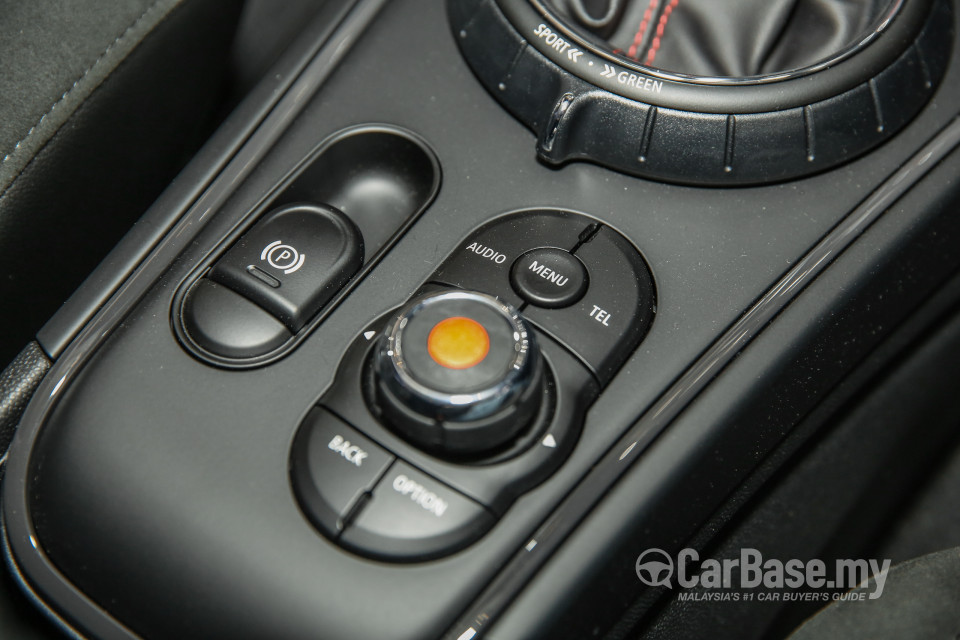 MINI Countryman F60 (2017) Interior