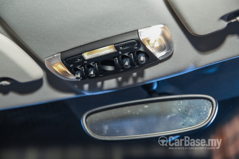 MINI Countryman F60 (2017) Interior