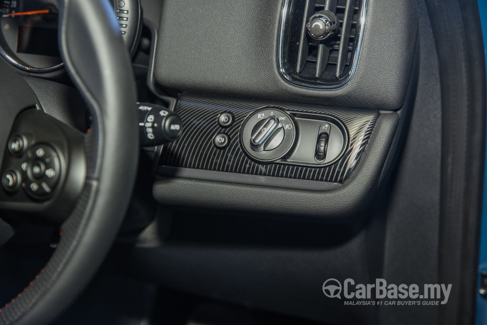 MINI Countryman F60 (2017) Interior