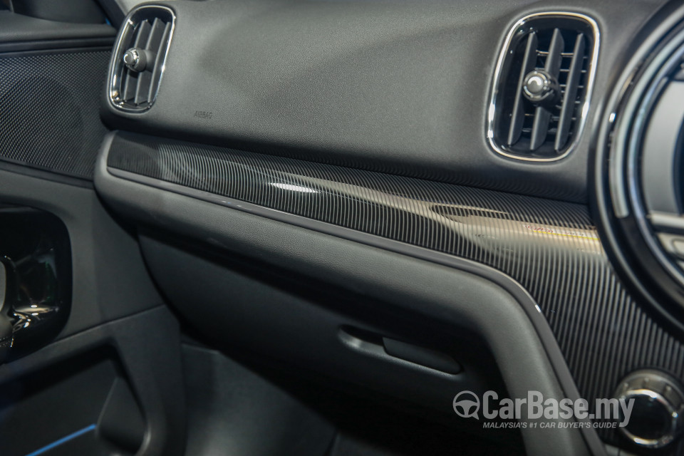 MINI Countryman F60 (2017) Interior