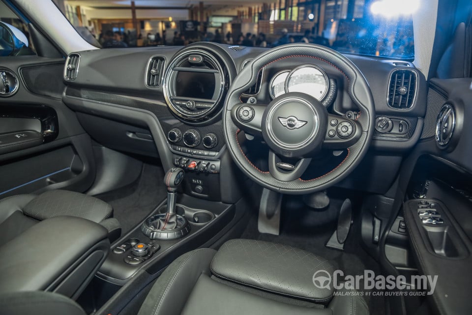 MINI Countryman F60 (2017) Interior