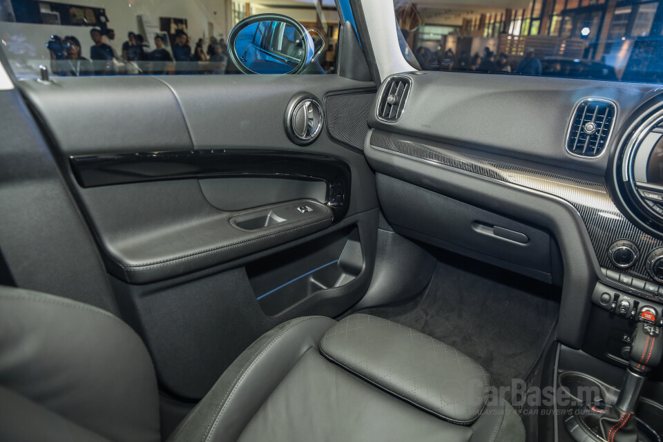 Perodua Aruz D38L (2019) Interior