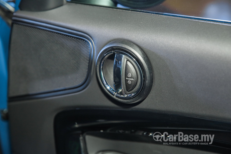 MINI Countryman F60 (2017) Interior