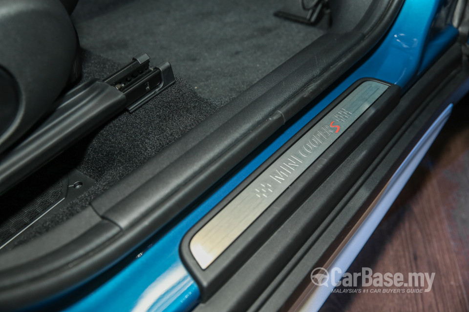 MINI Countryman F60 (2017) Interior