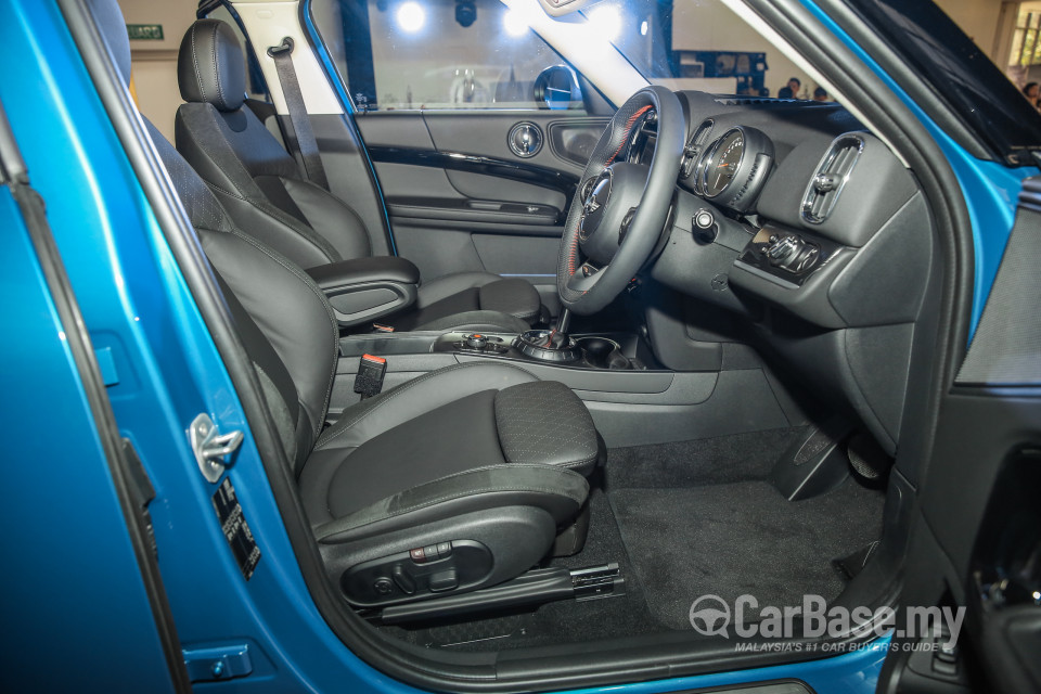 MINI Countryman F60 (2017) Interior