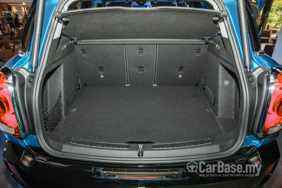 MINI Countryman F60 (2017) Interior