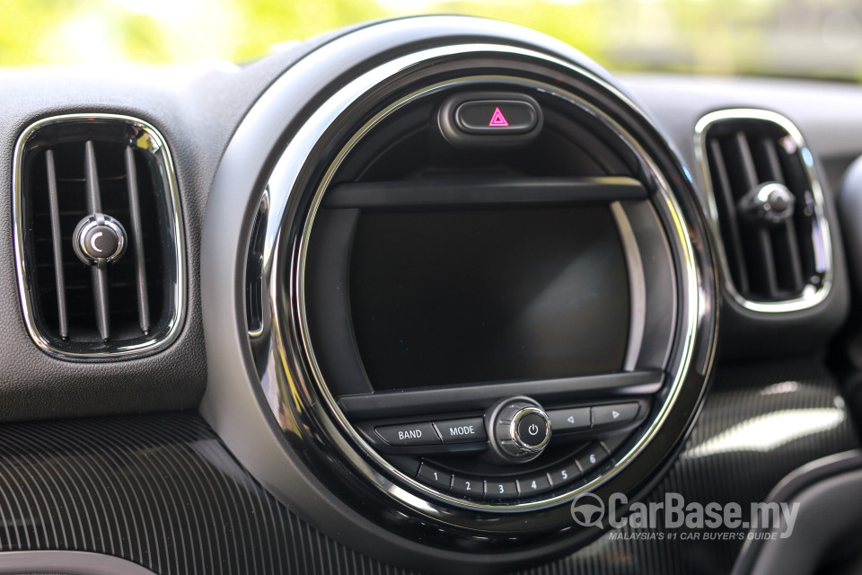 MINI Countryman F60 (2017) Interior