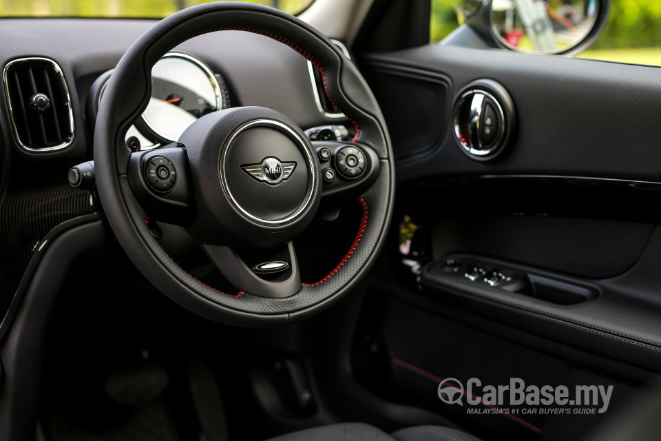 MINI Countryman F60 (2017) Interior