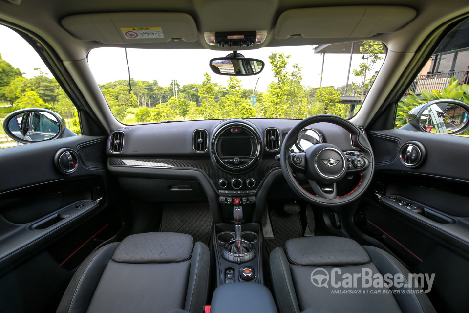 MINI Countryman F60 (2017) Interior