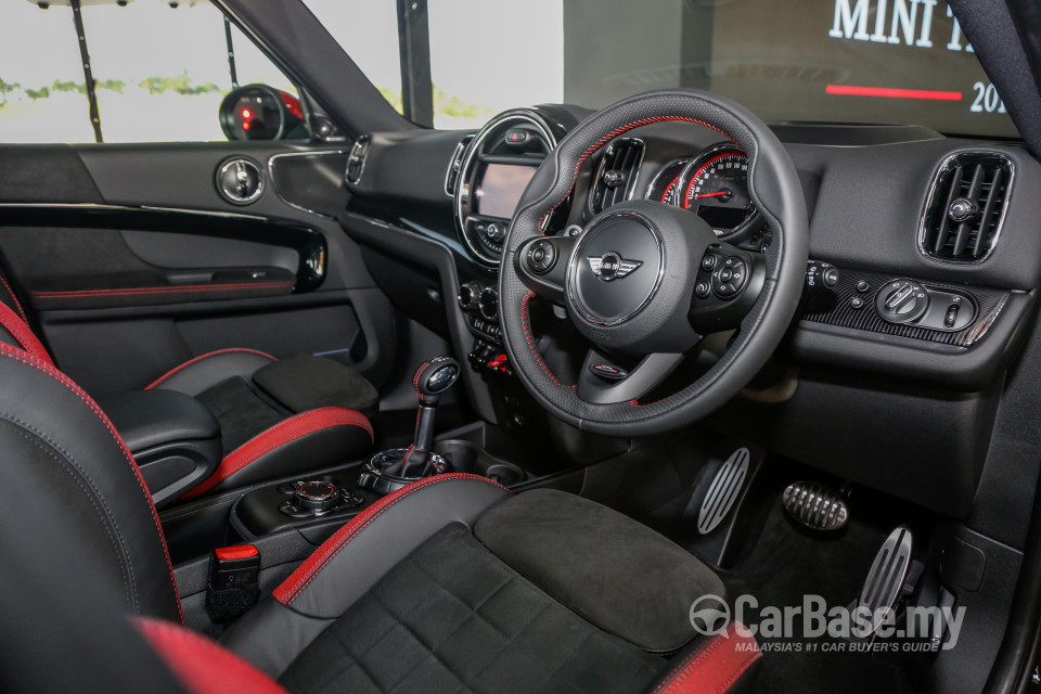 MINI Countryman F60 (2017) Interior