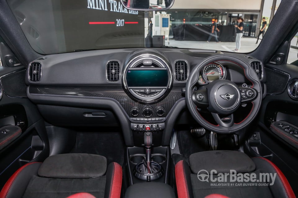 MINI Countryman F60 (2017) Interior