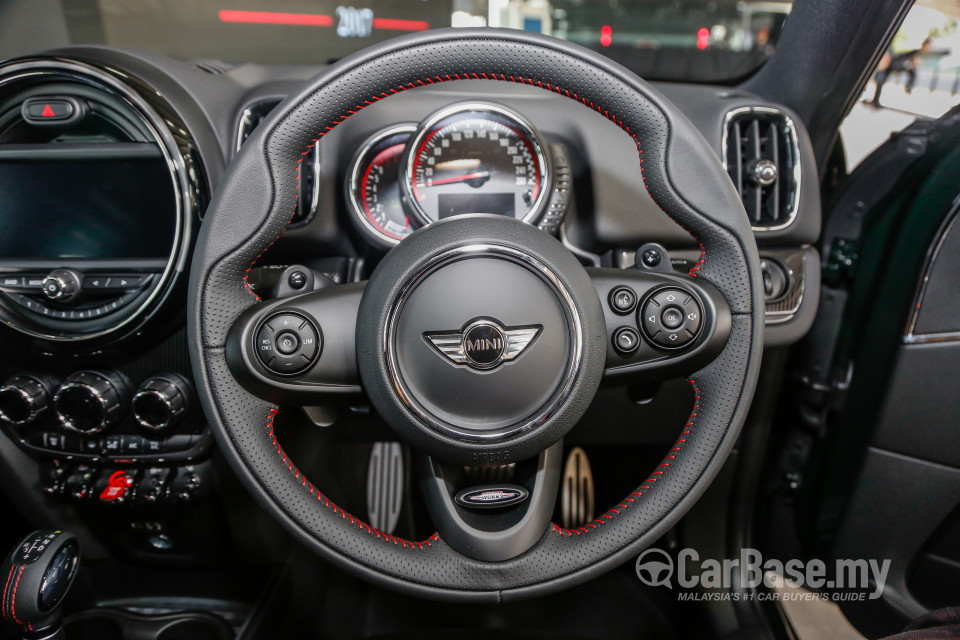 MINI Countryman F60 (2017) Interior