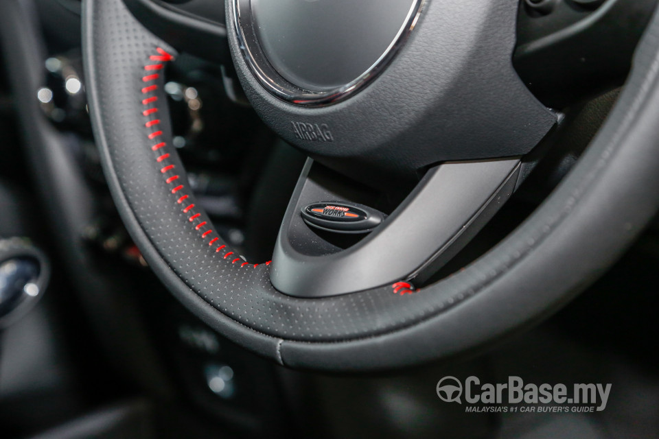 MINI Countryman F60 (2017) Interior