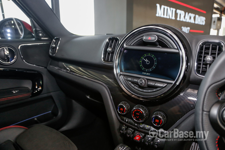 MINI Countryman F60 (2017) Interior