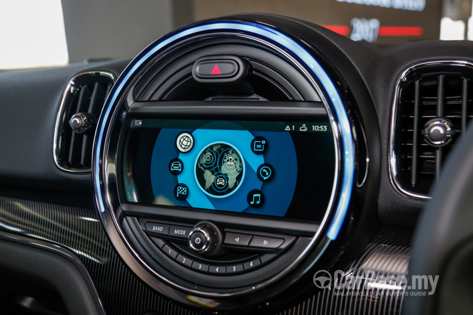 MINI Countryman F60 (2017) Interior