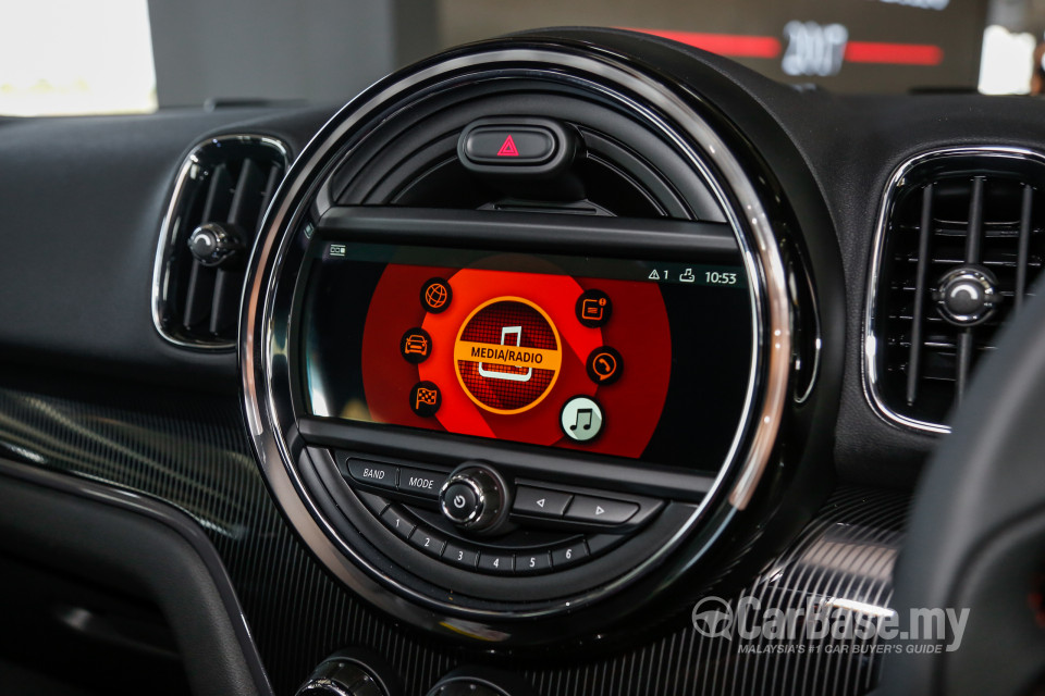 MINI Countryman F60 (2017) Interior