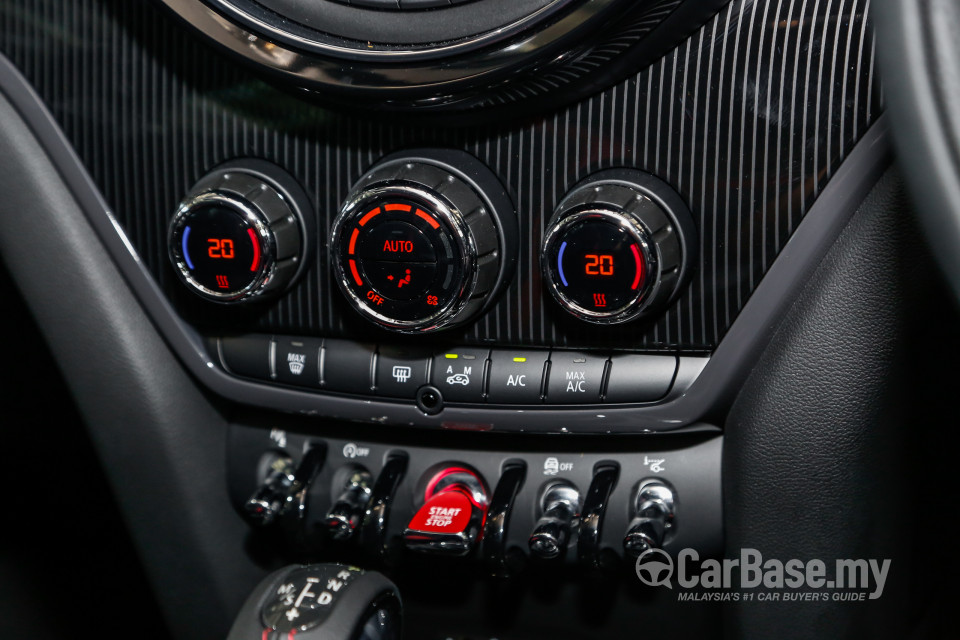 MINI Countryman F60 (2017) Interior