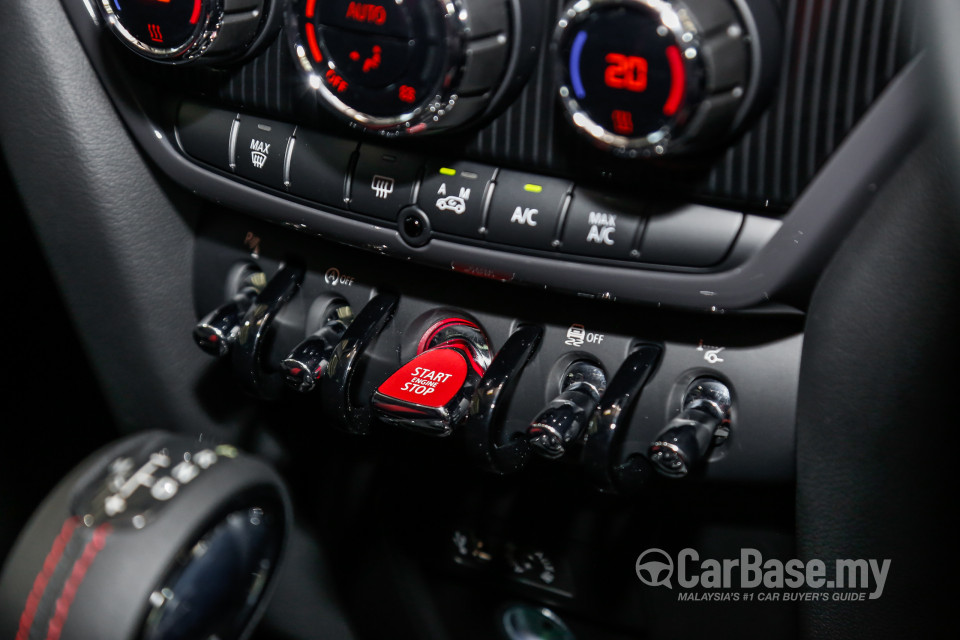 MINI Countryman F60 (2017) Interior