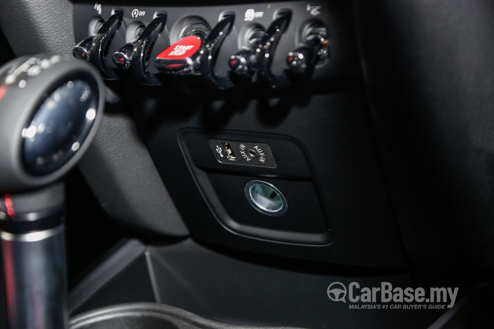 MINI Countryman F60 (2017) Interior